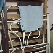 📞56755600 •Cama de tubo con sus mesitas • Cuna Blanca - Img 57015270