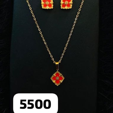 Bellas prendas de acero inoxidable chapadas en oro - Img 119017296