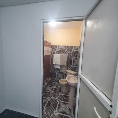 Se renta apto en 2do piso a 3 cuadras aproximadamente del Hospital Calixto Garcia.54026428 - 9/10