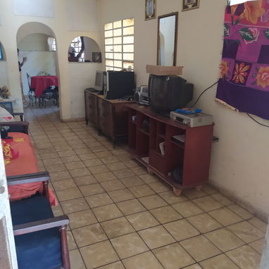 SE VENDE CASA DE 6 HABITACIONES EN MARIANAO. DE DOS PLANTAS. 53886944, 53880216 - Img 112149029