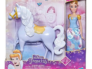 Hermoso Juego de 2 piezas de Disney Hasbro Princesas, Muñeca Cenicienta y su Caballo Mayor, Sellados en Caja - Img 34718049