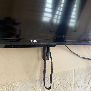 Smart TV Televisor 65” - 2/3