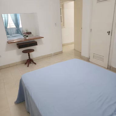 RENTA DE APARTAMENTO DE 2 HAB + 2 BAÑOS VEDADO RECIEN REMODELADO ZONA 28 E/ 17 Y 19 - 2/4