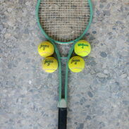 4000 CUP - Raqueta de squash como nueva (2500 CUP) y 4 pelotas de tenis nuevas (1500 CUP) - Img 45490924