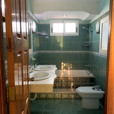 Se alquila casa en Playa – 3 cuartos, 2 baños, garaje – $800 mensual - 5/10