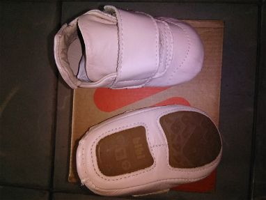 Zapatos de bebe BIBI first shoes con velcro. Color champagne o beige. - Img 40079595