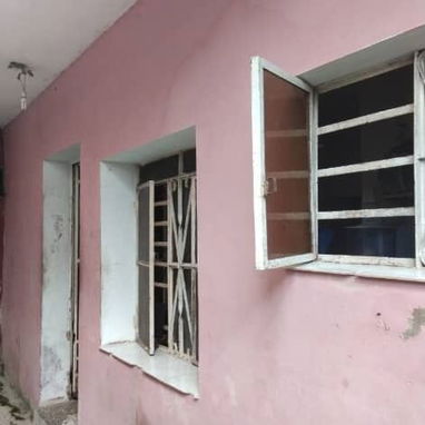 ✅️*Se vende casa en el reparto martí cerca del centro comercial de boyeros y Camagüey* ✅️*Es interior, solo tres apartam - Img 118337135