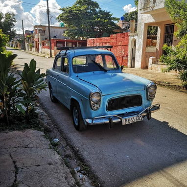 Se vende Prefeer ingles de 1957, cuatro puertas, motor y caja de velocidad de lada... - Img 105067416