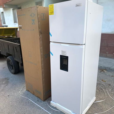 Refrigerador 11.7  pies  Premium dispensador de agua y de Congelación Seca Precio $600 USD Mensajería Incluida - 3/6
