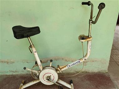 Se vende bicicleta estática para hacer ejercicios - Img main-image