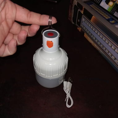 FOCO LED RECARGABLE POR USB, 20W Y 40W, ENTREGA DE FACTURA, VARIEDAD DE BOMBILLOS Y LÁMPARAS RECARGABLES - Img 123206875