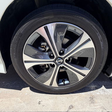 Vendo o negocio Nissan leaf eléctrico, 2022 hace 400 km por carga - Img 121580993