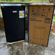 Se vende Refrigerador Minibar Royal de 5 pies color negro - Img 56606983