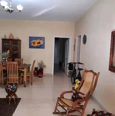 Venta de casa totalmente independiente en Miramar Playa. Cerca de 5ta y 3ra. Se trata de una vivienda independiente, cap - Img 99549877