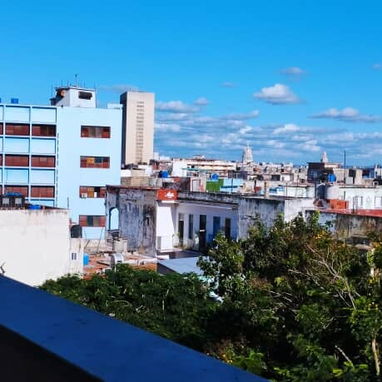 Apartamento en el Vedado, 5 cuartos, 2 bannos 30000 USD, WhatsApp +1-786-406-2660 - Img 102650612