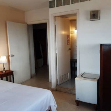 SE RENTA APARTAMENTO DE 2 CUARTOS FRENTE A G, EN EL PISO 18 - 4/10