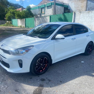 Vendo o negocio Kia Río, 2019 nuevo de paquete carro impecable - Img 109968398
