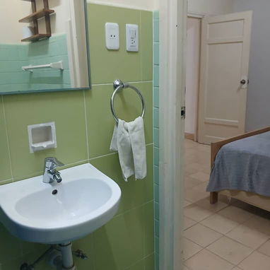 🏡 Apartamento independiente de 1 habitación en El Vedado – Con respaldo energético y garaje REF 1475 - 8/10