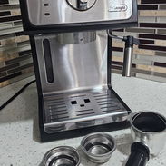 Cafetera expresso DeLonghi de 1 o 2 tazas de uso pero en perfecto estado - Img 56400175