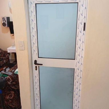 Carpinteria Marqueteria de aluminio y cristal puertas ,ventanas , closet , Bajos de meseta ,paños fijos y más - 8/10
