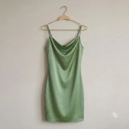 Vestido xxxiticat de Satén Verde Salvia con Cuello Capucha Talla XL - Img 57879161