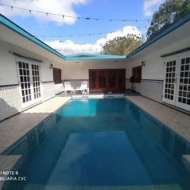 Casa independiente con piscina en terreno de 2mil m² - Img 114230426