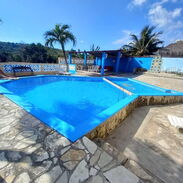 Piscina grande en casa de 5 habitaciones en GUANABO. Reservas whatssap 52959440 - Img 45152372