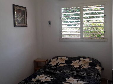 Renta casa en Guanabo en mn a 1 cuadra de la playa de 2 habitaciones,sala,cocina,comedor,56590251 - Img 62353064