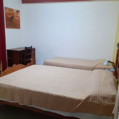 Se renta apartamento independiente de un cuarto en el Vedado. Teléfono +34 613774291. - Img 108085221