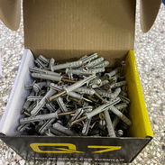 Tornillos con taquetes - Img 58111293