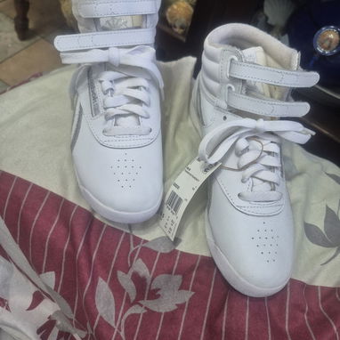 Tenis Reebok blancos nuevos # 37.5-38 edicion limitada - Img 113721283