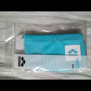 Gorro de natación marca ARENA. Azul acua. Nuevo en su estuche. - Img 49674836