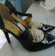 Zapatos negros de tacón alto - Img 49953724
