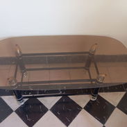 Vendo 1 mesa de cristal de uso en buen estado. - Img 56859487