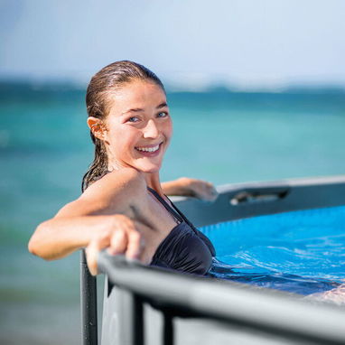 Piscina elevada Ultra XTR® Frame con bomba de filtro de arena – 24′ x 52″ - 7/10