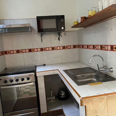 Se renta apartamento con Ecoflow en Playa 60 y 9na, cercano al centro de negocios y la escuela española. - Img 119530864