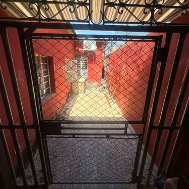 Casa independiente en venta antes de llegar a calle 60, a una cuadra antes de la avenida 19 - 10/10
