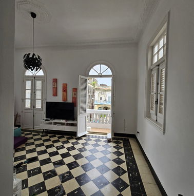 ¡Casa colonial de ensueño en el corazón del vedado – reformada y lista para entrar a vivir! ZONA LIBRE DE APAGONES - Img 94752209