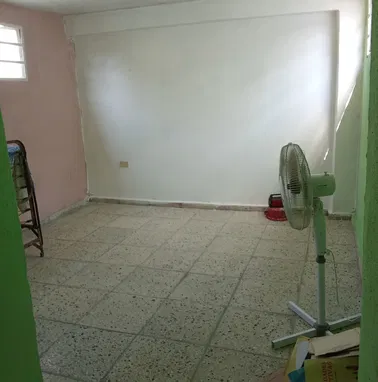 Rebajada de precio a 12 mil. Casa recién remodelada de 3 cuartos con puerta a la calle y placa libre - Img 96104964