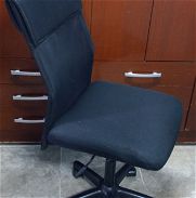 Se vende silla giratoria para oficina escritorio y computadora en perfectas condiciones - Img 45694197