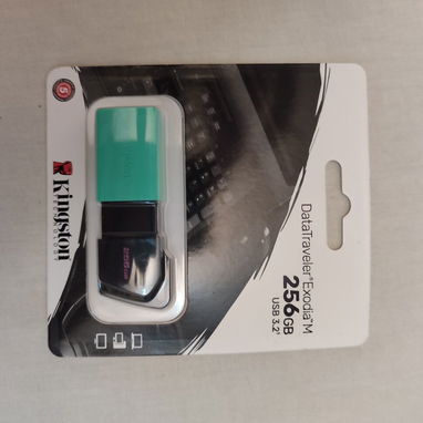 Memorias usd de distintas capacidades y Adaptador USB Bluetooth 5.4 - 4/4