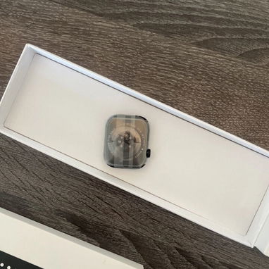 Apple Watch Series 11 GPS + Cellular totalmente nuevo y original, caja de titanio pizarra de 46 mm con correa negra. - 2/4