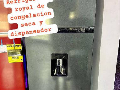 Refrigerador Royal de 11pie con dispensador - Img main-image