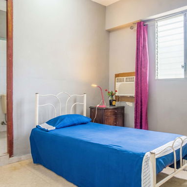 Renta para Estudiantes de Medicina Apto 3/2 en Ave 26 Nuevo Vedado con Planta Eléctrica - Img 123801225