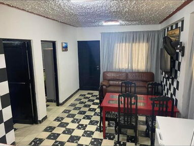 Renta casa en Guanabo con piscina de 4 habitaciones , 4 baños,sala,cocina,barbecue,parqueo - Img 62350252