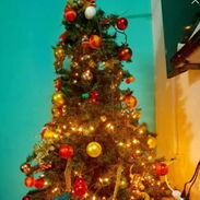 Vendo árbolito  grande de navidad  (ganga) esta es tu oportunidad - Img 45316499