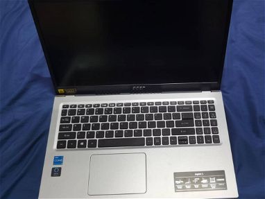 Laptop Acer de 11na generación - Img main-image