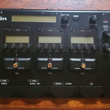 Atriles, multiefecto y amplificador para guitarra eléctrica - Img 126337170
