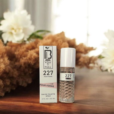 fragancia YOU T FULL 227 para mujer de 60ml, inspirada en Her Bravery - 3/3