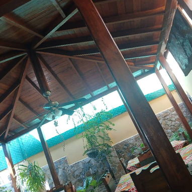 Ref # 43.En oferta con precio negociable excelente Hostal en Mariano super céntrico!!!! - Img 115666817
